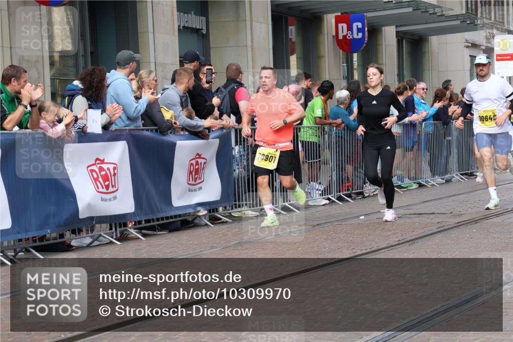 13.09.2026 - 21. swb-Marathon Bremen Strokosch-Dieckow http://msf.ph/oto/10309970 13.09.2026 10:54:54 Ziel 10555, 10725, 11001, 11014, 11466, 11620, 11631, 11860, 11908, 11910, 11976, 12201, 12218, 12258, 12549, 10589, 10608, 10646, 10704, 10901, 11040, 11174, 11389, 11569, 11620, 11860, 11874, 11889, 12038, 12313, 12519, 12800, 13526, 13592 meine-sportfotos.de