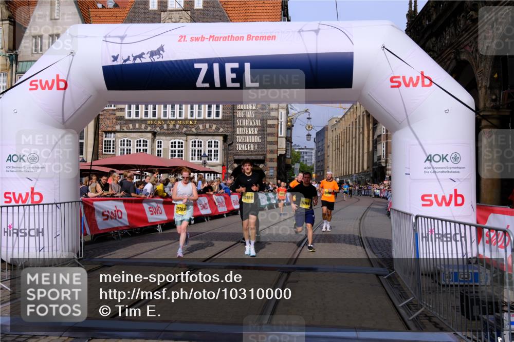 13.09.2026 - 21. swb-Marathon Bremen Tim E. http://msf.ph/oto/10310000 13.09.2026 10:52:56 Ziel 10193, 10339, 10652, 10761, 10812, 10827, 10906, 10958, 11002, 11109, 11144, 11350, 11362, 11597, 11604, 11605, 12338, 12361, 12399, 12439, 12533 meine-sportfotos.de