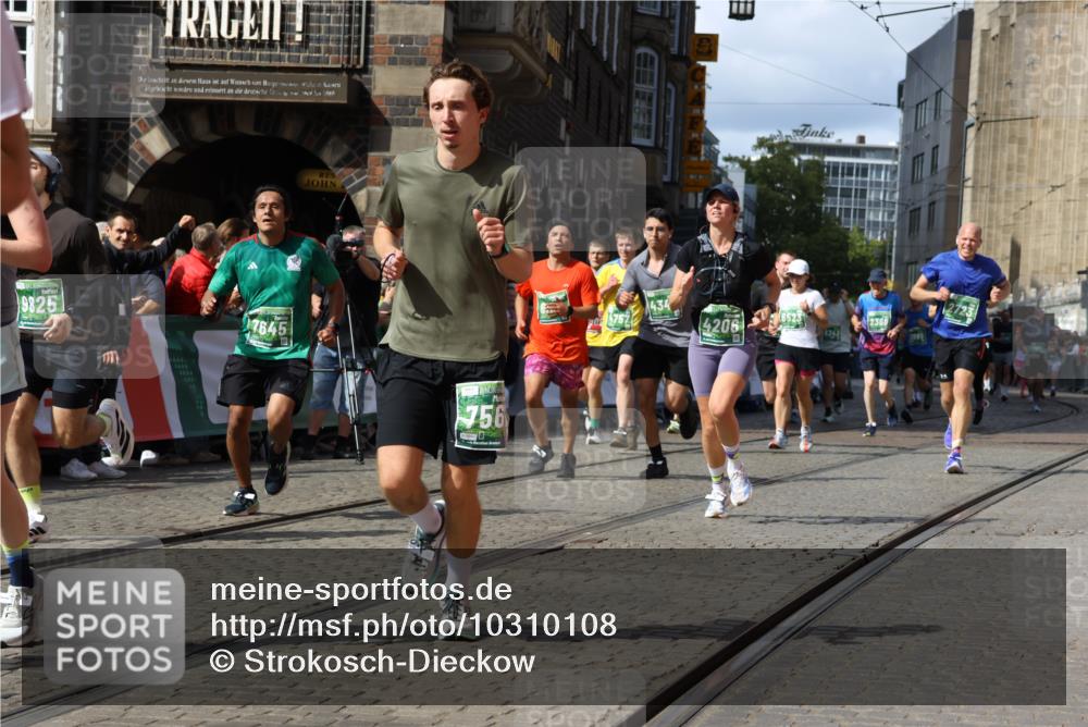 13.09.2026 - 21. swb-Marathon Bremen Strokosch-Dieckow http://msf.ph/oto/10310108 13.09.2026 13:30:35 Ziel 881, 1308, 1909, 1938, 2265, 2364, 2900, 4763, 5615, 6225, 6942, 6992, 6994, 7184, 7609, 7932, 7966, 8090, 8105, 8115, 8169, 8314, 8441, 8494, 9015, 9125, 9412, 9529, 800, 834, 1533, 1771, 1841, 1926, 1941, 2369, 2452, 2723, 2985, 4342, 4757, 4920, 5681, 5802, 5822, 5900, 6134, 6343, 6523, 7012, 9653, 9692, 9699, 13090 meine-sportfotos.de