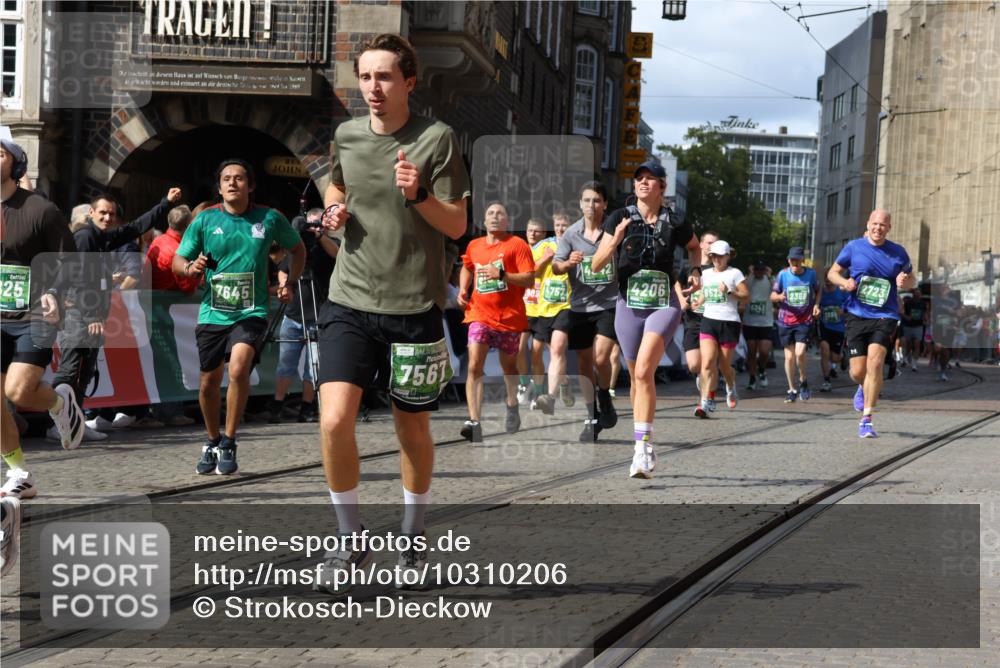 13.09.2026 - 21. swb-Marathon Bremen Strokosch-Dieckow http://msf.ph/oto/10310206 13.09.2026 13:30:35 Ziel 881, 1308, 1909, 1938, 2265, 2364, 2900, 4763, 5615, 6225, 6942, 6992, 6994, 7184, 7609, 7932, 7966, 8090, 8105, 8115, 8169, 8314, 8441, 8494, 9015, 9125, 9412, 9529, 800, 834, 1533, 1771, 1841, 1926, 1941, 2369, 2452, 2723, 2985, 4342, 4757, 4920, 5681, 5802, 5822, 5900, 6134, 6343, 6523, 7012, 9653, 9692, 9699, 13090 meine-sportfotos.de