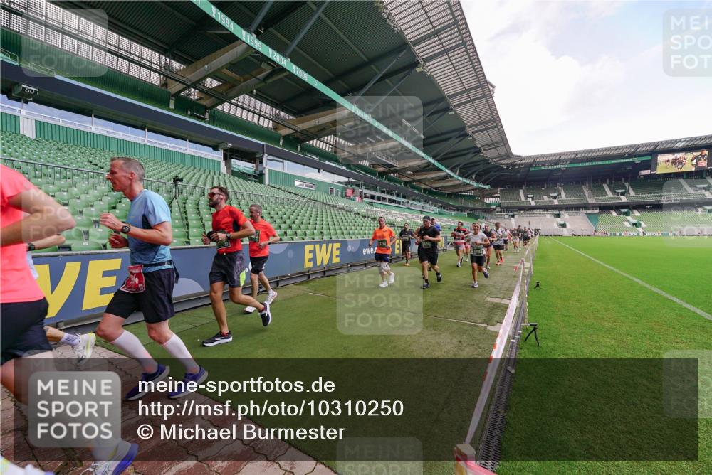 13.09.2026 - 21. swb-Marathon Bremen Michael Burmester http://msf.ph/oto/10310250 13.09.2026 13:07:39 Laufen im Stadion 132, 156, 287, 303, 310, 372, 489, 551, 578, 607, 613, 682, 716, 800, 808, 809, 831, 834, 846, 884, 911, 922, 1083, 1173, 1189, 1205, 1210, 1285, 1289, 1322, 1364, 1365, 1369, 1387, 1395, 1437, 1532, 1545, 1574, 1600, 1688, 1823, 1831, 1841, 1848, 1854, 1871, 1899, 1909, 1926, 1938, 2003, 2041, 2070, 2090, 2215, 2219, 2229, 2275, 2283, 2318, 2356, 2366, 2405, 2440, 2492, 2565, 2611, 2635, 2699, 2707, 2721, 2727, 2731, 2755, 2782, 2802, 2818, 2831, 2866, 2902, 2911, 2949, 2960 meine-sportfotos.de