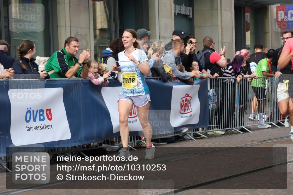 13.09.2026 - 21. swb-Marathon Bremen Strokosch-Dieckow http://msf.ph/oto/10310253 13.09.2026 10:54:59 Ziel 10256, 10555, 10725, 11001, 11014, 11466, 11631, 11908, 11910, 11977, 12201, 12218, 12258, 12549, 10589, 10608, 10646, 10704, 10901, 11040, 11174, 11569, 11620, 11860, 11874, 11889, 11976, 12313, 12519, 12800, 13526, 13592 meine-sportfotos.de