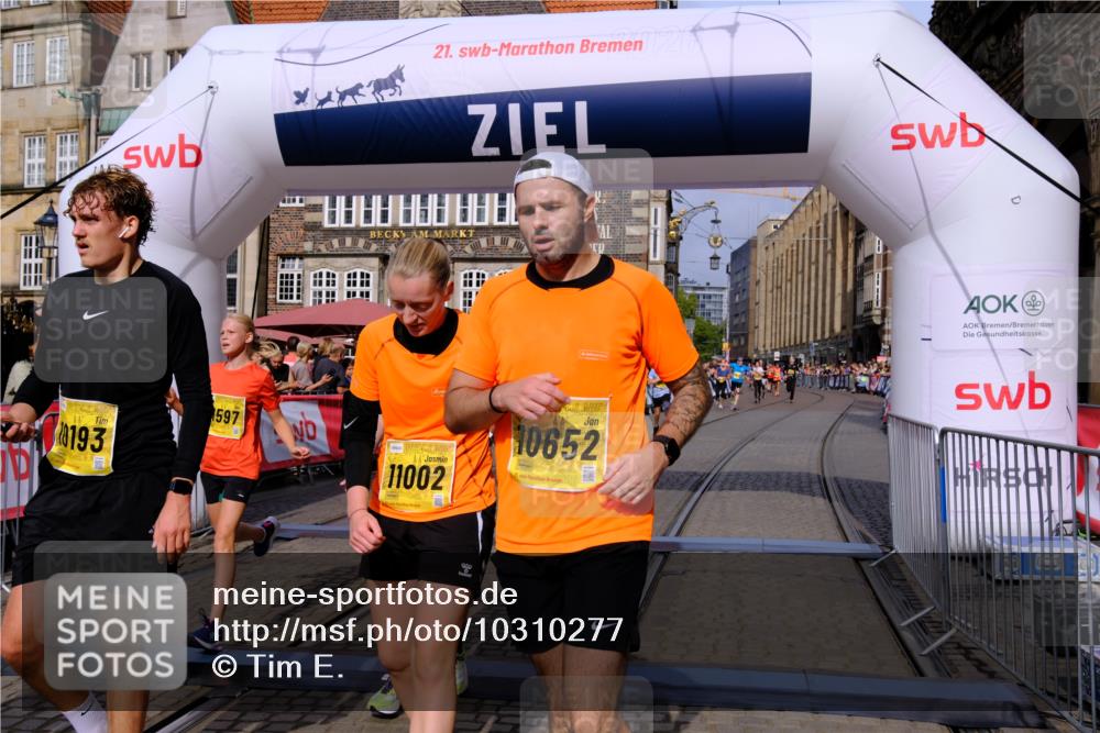 13.09.2026 - 21. swb-Marathon Bremen Tim E. http://msf.ph/oto/10310277 13.09.2026 10:53:00 Ziel 10193, 10339, 10652, 10734, 10812, 10827, 10906, 11002, 11038, 11109, 11144, 11350, 11362, 11597, 12338, 12361, 12399, 12533 meine-sportfotos.de