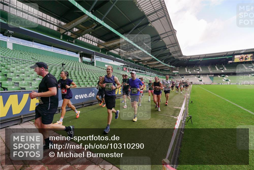 13.09.2026 - 21. swb-Marathon Bremen Michael Burmester http://msf.ph/oto/10310290 13.09.2026 13:07:41 Laufen im Stadion 132, 156, 303, 310, 372, 489, 551, 607, 613, 682, 716, 800, 808, 809, 831, 834, 846, 884, 911, 922, 1083, 1173, 1189, 1205, 1210, 1285, 1289, 1322, 1364, 1365, 1369, 1387, 1395, 1437, 1532, 1545, 1574, 1600, 1688, 1823, 1831, 1841, 1848, 1854, 1871, 1899, 1909, 1926, 1938, 2003, 2041, 2070, 2090, 2215, 2219, 2229, 2275, 2283, 2318, 2356, 2366, 2405, 2440, 2492, 2565, 2611, 2635, 2699, 2707, 2721, 2727, 2731, 2755, 2782, 2802, 2818, 2831, 2866, 2902, 2911, 2949, 2960 meine-sportfotos.de
