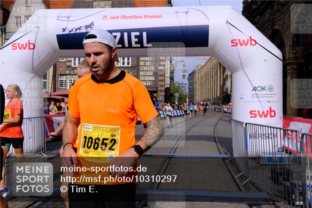 13.09.2026 - 21. swb-Marathon Bremen Tim E. http://msf.ph/oto/10310297 13.09.2026 10:53:01 Ziel 10193, 10339, 10652, 10734, 10812, 10827, 10906, 11002, 11038, 11109, 11144, 11350, 11362, 11597, 12019, 12338, 12399, 12533 meine-sportfotos.de