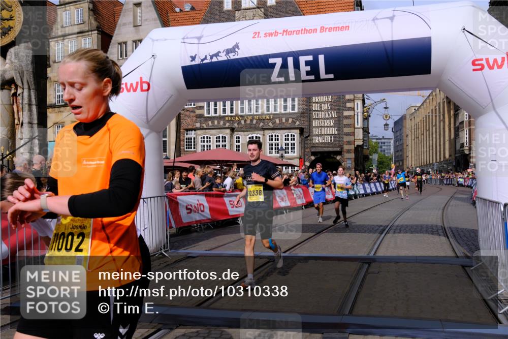 13.09.2026 - 21. swb-Marathon Bremen Tim E. http://msf.ph/oto/10310338 13.09.2026 10:53:02 Ziel 10193, 10304, 10339, 10652, 10734, 10827, 10906, 11002, 11038, 11109, 11144, 11350, 11362, 11597, 12019, 12338, 12399 meine-sportfotos.de
