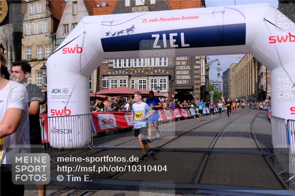 13.09.2026 - 21. swb-Marathon Bremen Tim E. http://msf.ph/oto/10310404 13.09.2026 10:53:04 Ziel 10193, 10304, 10339, 10652, 10734, 10827, 10906, 11002, 11038, 11109, 11144, 11362, 11386, 11597, 12019, 12338, 12399 meine-sportfotos.de