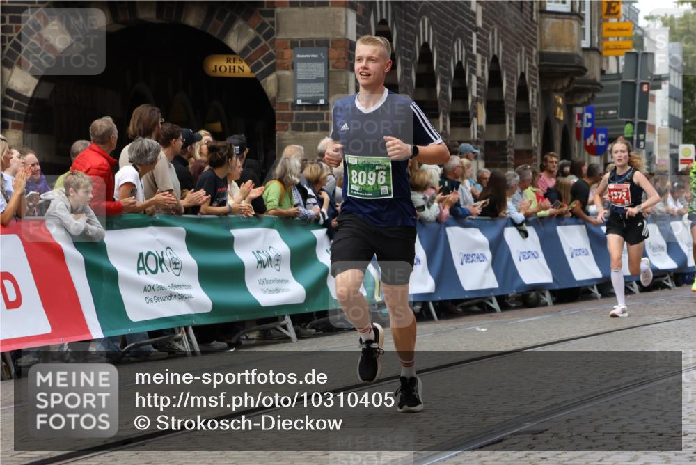 13.09.2026 - 21. swb-Marathon Bremen Strokosch-Dieckow http://msf.ph/oto/10310405 13.09.2026 13:03:47 Ziel 1372, 1950, 3092, 7206, 7715, 895, 2094, 2889, 3500, 4236, 8096, 9061, 9129, 9642 meine-sportfotos.de