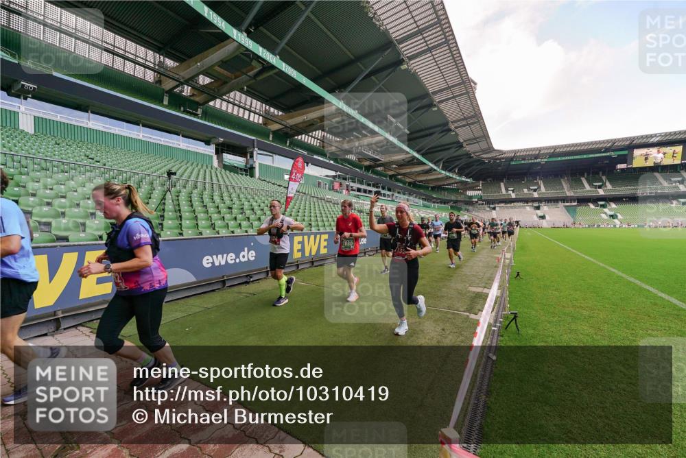 13.09.2026 - 21. swb-Marathon Bremen Michael Burmester http://msf.ph/oto/10310419 13.09.2026 13:07:53 Laufen im Stadion 132, 156, 310, 372, 489, 551, 607, 682, 716, 800, 808, 809, 831, 834, 846, 884, 911, 922, 1083, 1124, 1173, 1189, 1205, 1210, 1285, 1289, 1322, 1364, 1369, 1387, 1395, 1437, 1532, 1545, 1559, 1600, 1688, 1831, 1841, 1848, 1854, 1871, 1899, 1926, 1938, 2003, 2041, 2070, 2090, 2215, 2219, 2229, 2275, 2283, 2318, 2366, 2380, 2405, 2440, 2467, 2492, 2565, 2611, 2635, 2699, 2707, 2721, 2727, 2731, 2755, 2782, 2802, 2818, 2831, 2841, 2866, 2897, 2902, 2911, 2930, 2949, 2960 meine-sportfotos.de