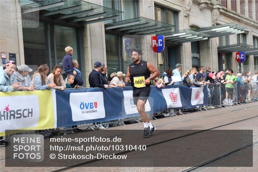 13.09.2026 - 21. swb-Marathon Bremen Strokosch-Dieckow http://msf.ph/oto/10310440 13.09.2026 10:55:03 Ziel 10203, 10256, 10725, 11014, 11414, 11466, 11631, 11748, 11910, 11941, 11977, 12030, 12201, 12218, 12258, 12348, 12549, 10555, 10589, 10646, 10901, 11001, 11040, 11569, 11620, 11860, 11889, 11908, 11976, 12313, 12800, 13592 meine-sportfotos.de