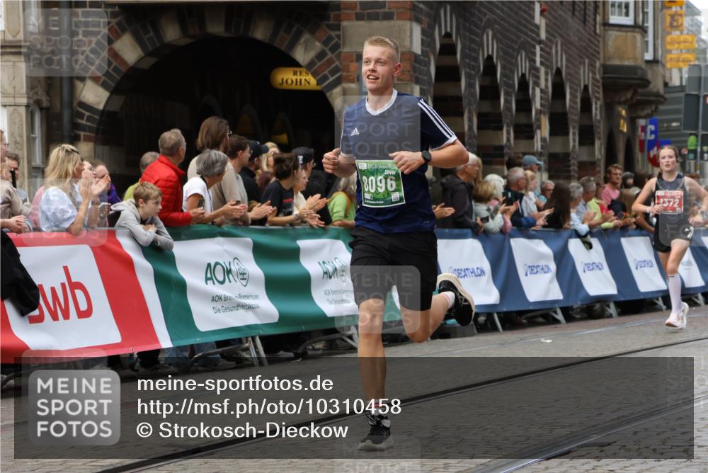13.09.2026 - 21. swb-Marathon Bremen Strokosch-Dieckow http://msf.ph/oto/10310458 13.09.2026 13:03:47 Ziel 1372, 1950, 3092, 7206, 7715, 895, 2094, 2889, 3500, 4236, 8096, 9061, 9129, 9642 meine-sportfotos.de