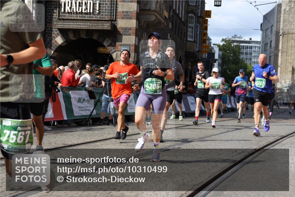 13.09.2026 - 21. swb-Marathon Bremen Strokosch-Dieckow http://msf.ph/oto/10310499 13.09.2026 13:30:36 Ziel 881, 1909, 1938, 2265, 2364, 2900, 4763, 5615, 6225, 6942, 6992, 6994, 7184, 7609, 7821, 7932, 7966, 8090, 8105, 8115, 8169, 8314, 8441, 8494, 9015, 9412, 9529, 800, 834, 1533, 1771, 1841, 1926, 1941, 2369, 2452, 2723, 2985, 4342, 4757, 4920, 5681, 5802, 5822, 5900, 6343, 6523, 7012, 9290, 9653, 9692, 9699, 9767, 13090 meine-sportfotos.de