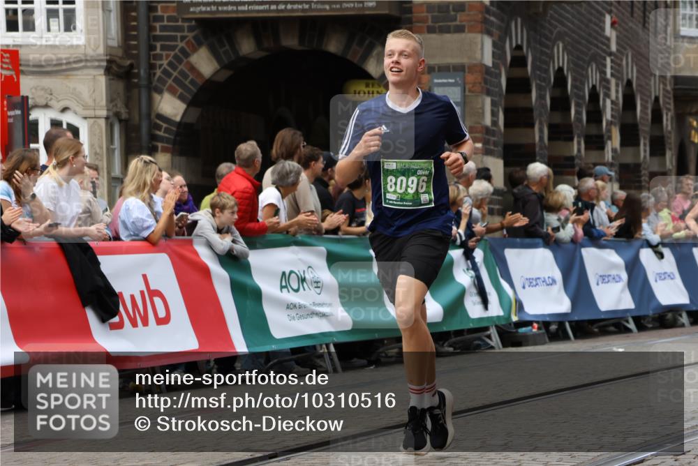 13.09.2026 - 21. swb-Marathon Bremen Strokosch-Dieckow http://msf.ph/oto/10310516 13.09.2026 13:03:47 Ziel 1372, 1950, 3092, 7206, 7715, 895, 2094, 2889, 3500, 4236, 8096, 9061, 9129, 9642 meine-sportfotos.de