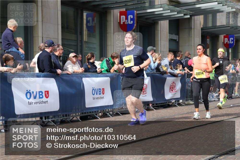 13.09.2026 - 21. swb-Marathon Bremen Strokosch-Dieckow http://msf.ph/oto/10310564 13.09.2026 10:55:07 Ziel 10203, 10256, 10297, 10725, 10788, 10881, 11014, 11414, 11466, 11557, 11631, 11748, 11862, 11910, 11941, 11975, 11977, 12030, 12150, 12201, 12218, 12258, 12348, 12549, 10555, 10646, 10901, 11001, 11620, 11860, 11889, 11908, 11976, 12313, 12800, 13592 meine-sportfotos.de