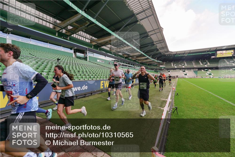 13.09.2026 - 21. swb-Marathon Bremen Michael Burmester http://msf.ph/oto/10310565 13.09.2026 13:08:04 Laufen im Stadion 132, 156, 310, 372, 489, 551, 607, 682, 716, 800, 808, 809, 831, 834, 846, 884, 911, 922, 1025, 1083, 1124, 1173, 1189, 1210, 1285, 1289, 1322, 1364, 1369, 1387, 1395, 1532, 1545, 1559, 1600, 1688, 1831, 1841, 1854, 1871, 1899, 1926, 1938, 2003, 2041, 2070, 2090, 2215, 2219, 2229, 2283, 2318, 2366, 2380, 2405, 2440, 2467, 2492, 2565, 2611, 2635, 2699, 2707, 2721, 2727, 2731, 2755, 2782, 2802, 2818, 2823, 2831, 2841, 2866, 2897, 2911, 2930, 2949, 2960 meine-sportfotos.de