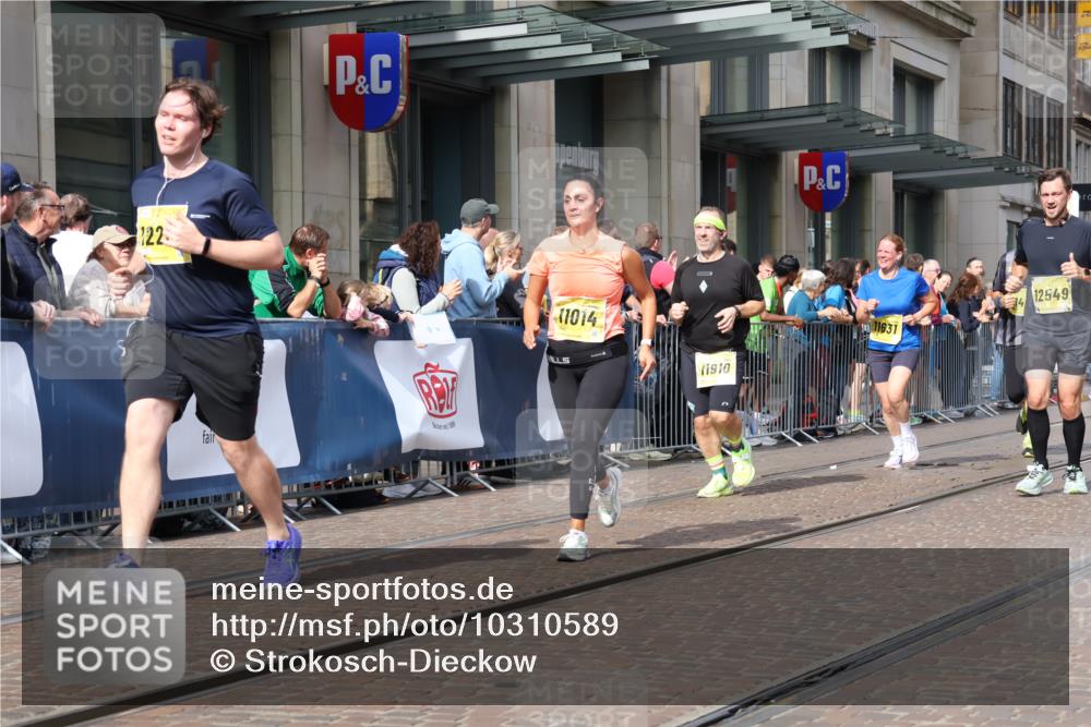 13.09.2026 - 21. swb-Marathon Bremen Strokosch-Dieckow http://msf.ph/oto/10310589 13.09.2026 10:55:07 Ziel 10203, 10256, 10297, 10725, 10788, 10881, 11014, 11414, 11466, 11557, 11631, 11748, 11862, 11910, 11941, 11975, 11977, 12030, 12150, 12201, 12218, 12258, 12348, 12549, 10555, 10646, 10901, 11001, 11620, 11860, 11889, 11908, 11976, 12313, 12800, 13592 meine-sportfotos.de