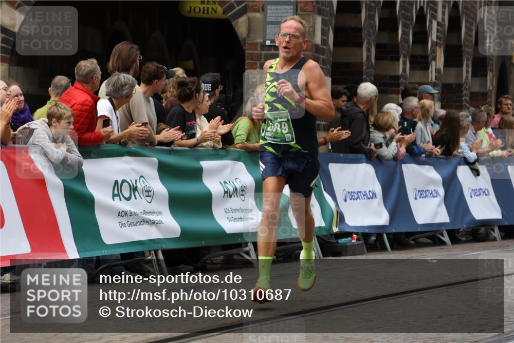13.09.2026 - 21. swb-Marathon Bremen Strokosch-Dieckow http://msf.ph/oto/10310687 13.09.2026 13:03:51 Ziel 1090, 1372, 1950, 3092, 5024, 5143, 5719, 6973, 7715, 895, 2094, 2889, 3500, 4236, 9061, 9129, 9544, 9642 meine-sportfotos.de