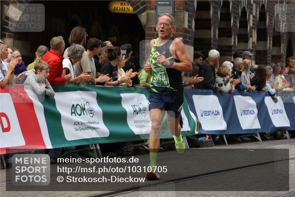 13.09.2026 - 21. swb-Marathon Bremen Strokosch-Dieckow http://msf.ph/oto/10310705 13.09.2026 13:03:51 Ziel 1090, 1372, 1950, 3092, 5024, 5143, 5719, 6973, 7715, 895, 2094, 2889, 3500, 4236, 9061, 9129, 9544, 9642 meine-sportfotos.de