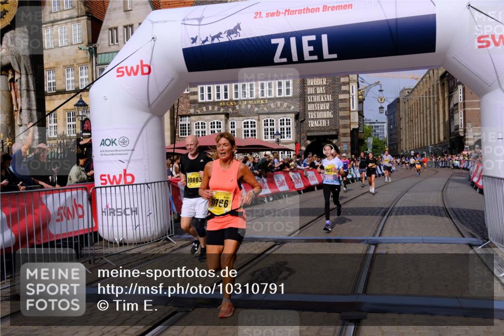 13.09.2026 - 21. swb-Marathon Bremen Tim E. http://msf.ph/oto/10310791 13.09.2026 10:53:15 Ziel 10284, 10304, 10714, 10734, 10827, 10863, 11038, 11238, 11282, 11386, 11575, 11766, 12019, 12369, 12398 meine-sportfotos.de