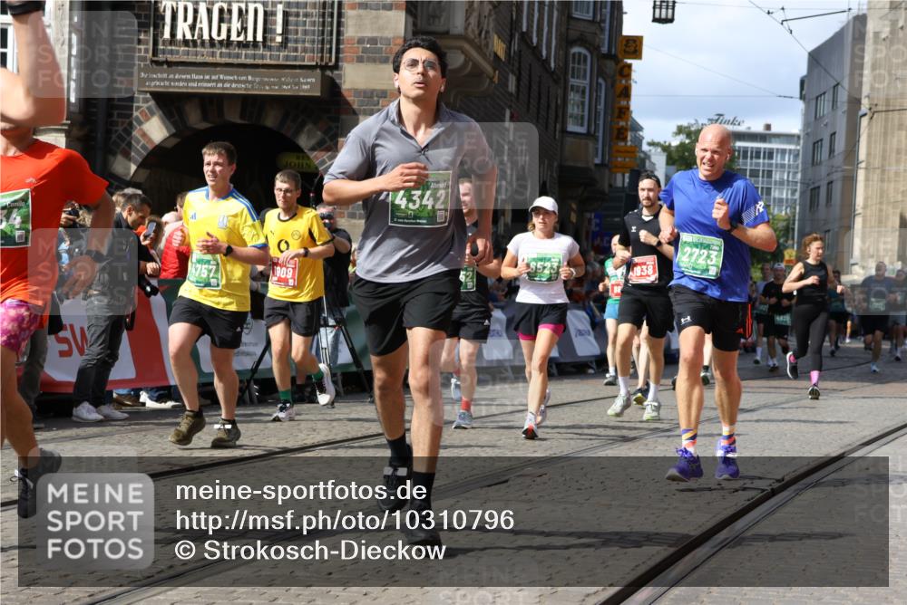 13.09.2026 - 21. swb-Marathon Bremen Strokosch-Dieckow http://msf.ph/oto/10310796 13.09.2026 13:30:37 Ziel 881, 1909, 1938, 2265, 2364, 2900, 4763, 5615, 6225, 6942, 6992, 6994, 7184, 7609, 7821, 7932, 7966, 8090, 8105, 8115, 8169, 8314, 8441, 8494, 9015, 9412, 9529, 800, 834, 1533, 1771, 1841, 1926, 1941, 2369, 2452, 2723, 2985, 4251, 4920, 5600, 5681, 5802, 5822, 5900, 6343, 6523, 7012, 9290, 9653, 9692, 9699, 9767, 13090 meine-sportfotos.de