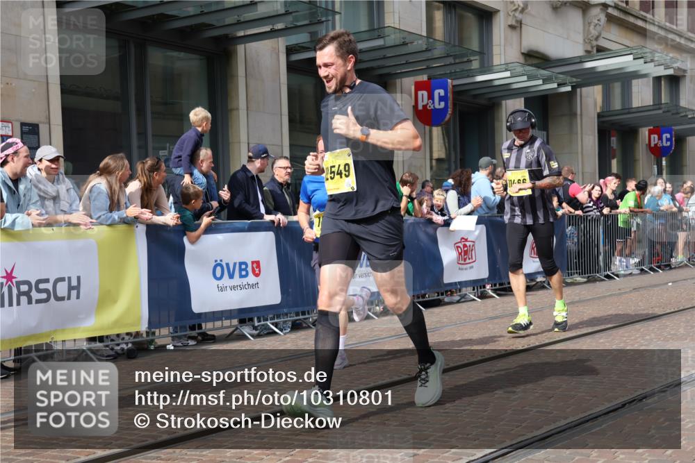 13.09.2026 - 21. swb-Marathon Bremen Strokosch-Dieckow http://msf.ph/oto/10310801 13.09.2026 10:55:10 Ziel 10203, 10256, 10297, 10379, 10529, 10725, 10788, 10881, 11014, 11377, 11414, 11466, 11557, 11748, 11862, 11910, 11941, 11975, 11977, 12030, 12150, 12218, 12258, 12348, 12549, 10555, 10646, 10901, 11001, 11014, 11620, 11631, 11860, 11889, 11908, 11976, 12201, 12313, 12549, 13592 meine-sportfotos.de