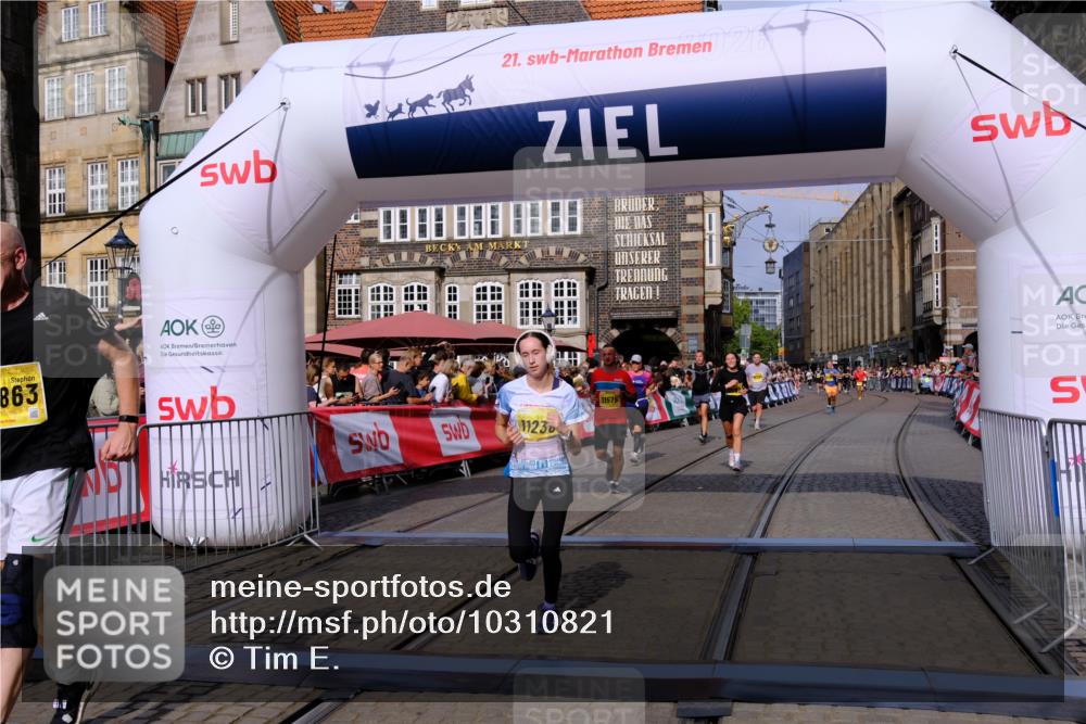 13.09.2026 - 21. swb-Marathon Bremen Tim E. http://msf.ph/oto/10310821 13.09.2026 10:53:16 Ziel 10284, 10304, 10714, 10734, 10863, 11038, 11238, 11282, 11386, 11575, 11766, 12019, 12369, 12398 meine-sportfotos.de