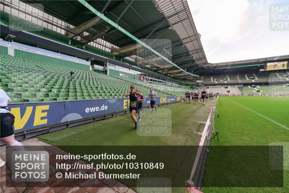 13.09.2026 - 21. swb-Marathon Bremen Michael Burmester http://msf.ph/oto/10310849 13.09.2026 13:08:34 Laufen im Stadion 132, 156, 383, 489, 549, 551, 563, 607, 625, 682, 800, 808, 809, 813, 834, 846, 884, 911, 1025, 1072, 1124, 1150, 1173, 1189, 1210, 1285, 1289, 1322, 1364, 1387, 1395, 1398, 1532, 1559, 1600, 1688, 1831, 1841, 1854, 1880, 1899, 1926, 2003, 2041, 2070, 2208, 2215, 2229, 2243, 2283, 2318, 2366, 2380, 2405, 2413, 2429, 2441, 2467, 2492, 2565, 2611, 2635, 2692, 2727, 2731, 2755, 2782, 2802, 2823, 2831, 2841, 2866, 2897, 2911, 2930, 2931, 2941, 2949, 2960, 3327, 3437, 3857 meine-sportfotos.de