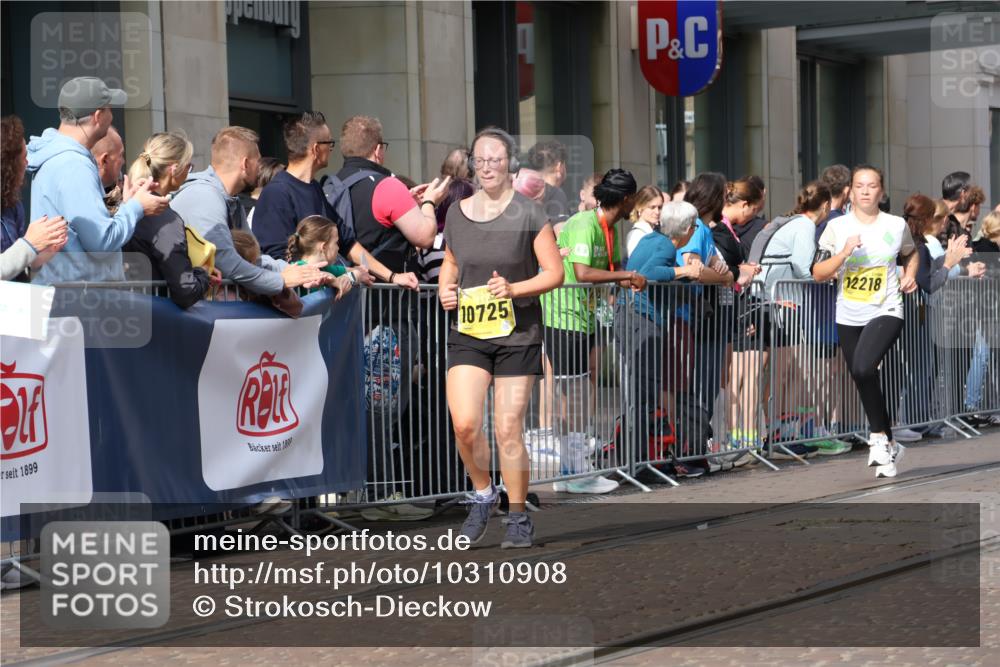 13.09.2026 - 21. swb-Marathon Bremen Strokosch-Dieckow http://msf.ph/oto/10310908 13.09.2026 10:55:13 Ziel 10203, 10256, 10297, 10379, 10423, 10529, 10550, 10725, 10788, 10809, 10881, 11377, 11414, 11510, 11557, 11748, 11862, 11941, 11975, 11977, 12030, 12125, 12150, 12188, 12218, 12258, 12348, 10555, 10646, 10901, 11001, 11014, 11466, 11620, 11631, 11860, 11889, 11908, 11910, 11976, 12201, 12313, 12549, 13592 meine-sportfotos.de