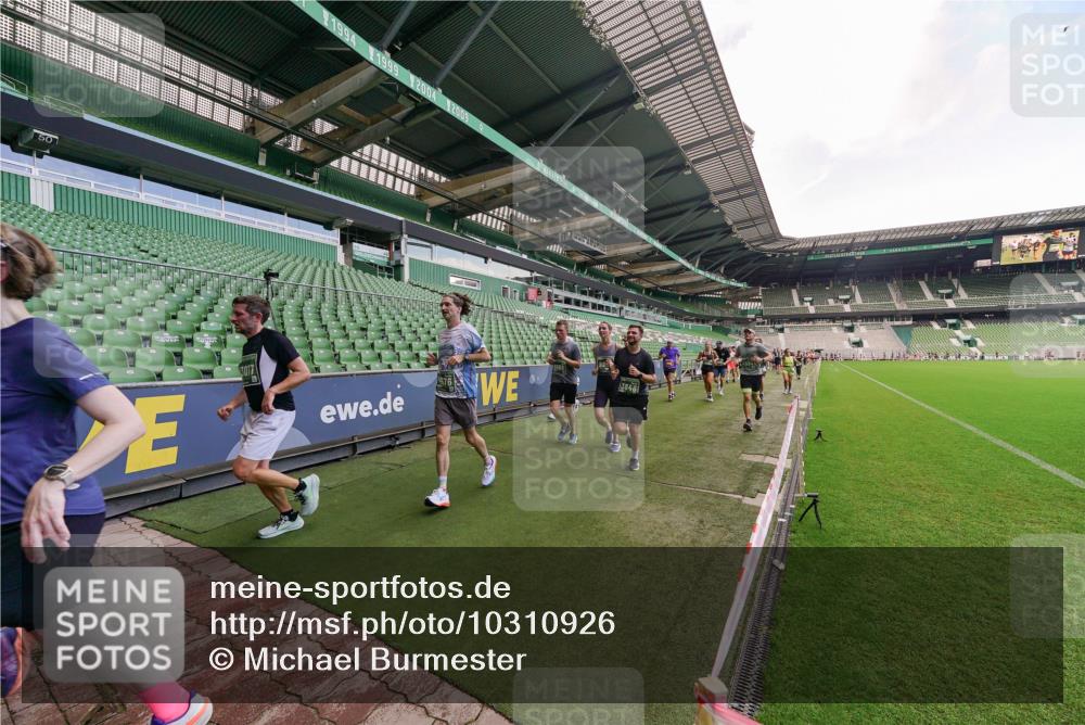 13.09.2026 - 21. swb-Marathon Bremen Michael Burmester http://msf.ph/oto/10310926 13.09.2026 13:08:43 Laufen im Stadion 383, 489, 532, 549, 551, 563, 607, 625, 682, 800, 808, 809, 813, 846, 884, 898, 911, 1025, 1072, 1124, 1150, 1173, 1189, 1210, 1285, 1289, 1322, 1364, 1387, 1395, 1398, 1532, 1559, 1600, 1688, 1831, 1841, 1854, 1880, 1899, 2003, 2041, 2070, 2208, 2215, 2229, 2243, 2283, 2366, 2380, 2405, 2413, 2429, 2441, 2467, 2471, 2492, 2565, 2611, 2635, 2692, 2727, 2731, 2755, 2782, 2802, 2823, 2831, 2841, 2866, 2897, 2930, 2931, 2941, 2949, 3316, 3327, 3437, 3707, 3857 meine-sportfotos.de