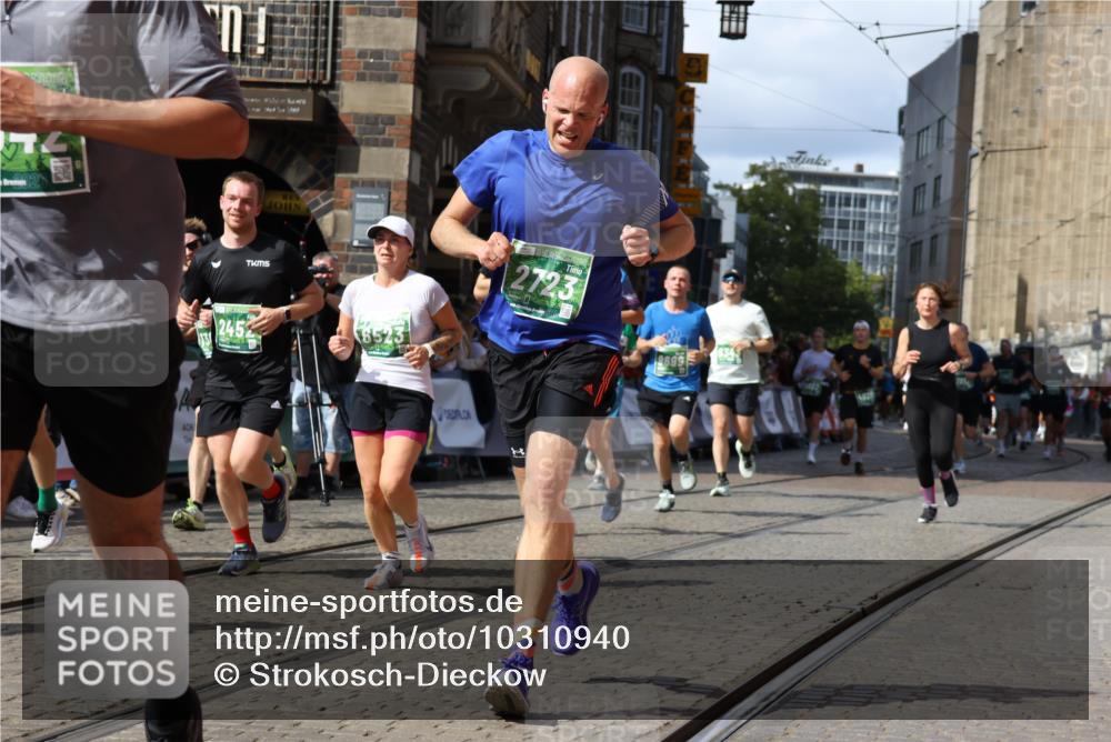 13.09.2026 - 21. swb-Marathon Bremen Strokosch-Dieckow http://msf.ph/oto/10310940 13.09.2026 13:30:38 Ziel 881, 1909, 1938, 2265, 2364, 2900, 3164, 4058, 4763, 5615, 6942, 7184, 7609, 7821, 7932, 7966, 8090, 8105, 8115, 8169, 8314, 8441, 8494, 9015, 9412, 9529, 244, 800, 834, 1533, 1771, 1841, 1926, 1941, 2369, 2985, 4251, 4920, 5600, 5681, 5802, 5822, 5900, 6343, 6523, 7012, 9290, 9507, 9653, 9692, 9699, 9767, 13090 meine-sportfotos.de