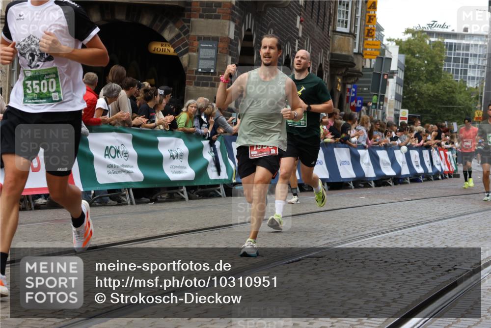 13.09.2026 - 21. swb-Marathon Bremen Strokosch-Dieckow http://msf.ph/oto/10310951 13.09.2026 13:03:55 Ziel 1090, 1372, 1587, 1950, 3092, 5024, 5143, 5719, 6973, 7715, 895, 2094, 4236, 9061, 9129, 9544 meine-sportfotos.de
