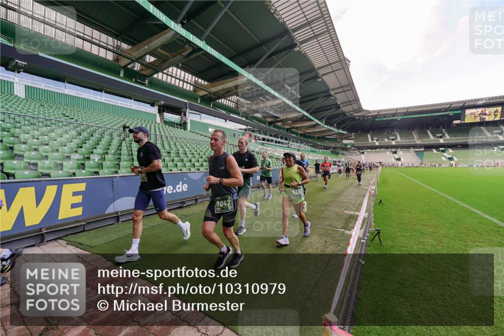 13.09.2026 - 21. swb-Marathon Bremen Michael Burmester http://msf.ph/oto/10310979 13.09.2026 13:08:48 Laufen im Stadion 383, 391, 489, 532, 549, 551, 563, 607, 625, 682, 800, 808, 809, 813, 846, 884, 898, 911, 1025, 1072, 1124, 1150, 1173, 1210, 1285, 1289, 1322, 1364, 1395, 1398, 1532, 1559, 1688, 1831, 1854, 1880, 1899, 2003, 2041, 2208, 2215, 2229, 2243, 2283, 2366, 2380, 2405, 2413, 2429, 2441, 2467, 2471, 2492, 2525, 2565, 2611, 2635, 2692, 2727, 2755, 2782, 2802, 2823, 2831, 2841, 2866, 2897, 2930, 2931, 2941, 2949, 3316, 3327, 3333, 3398, 3437, 3707, 3857, 109 meine-sportfotos.de