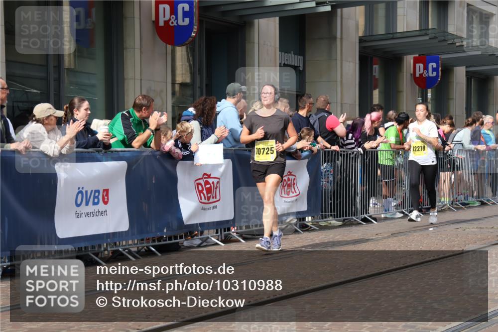 13.09.2026 - 21. swb-Marathon Bremen Strokosch-Dieckow http://msf.ph/oto/10310988 13.09.2026 10:55:14 Ziel 10203, 10243, 10256, 10297, 10379, 10423, 10529, 10550, 10725, 10788, 10809, 10881, 11377, 11414, 11510, 11557, 11748, 11862, 11941, 11975, 11977, 12030, 12125, 12150, 12188, 12218, 12258, 12348, 10555, 10646, 10901, 11001, 11014, 11466, 11620, 11631, 11860, 11889, 11908, 11910, 11976, 12201, 12313, 12549, 13592 meine-sportfotos.de