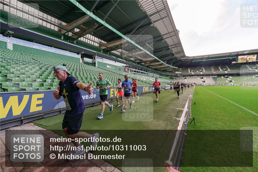 13.09.2026 - 21. swb-Marathon Bremen Michael Burmester http://msf.ph/oto/10311003 13.09.2026 13:08:49 Laufen im Stadion 383, 391, 489, 532, 549, 551, 563, 625, 682, 800, 808, 809, 813, 884, 898, 911, 1025, 1072, 1124, 1150, 1173, 1210, 1285, 1289, 1322, 1364, 1395, 1398, 1532, 1559, 1688, 1831, 1854, 1880, 1899, 2003, 2041, 2208, 2215, 2229, 2243, 2283, 2366, 2380, 2405, 2413, 2429, 2441, 2467, 2471, 2492, 2525, 2565, 2611, 2635, 2692, 2727, 2755, 2782, 2802, 2823, 2831, 2841, 2866, 2897, 2930, 2931, 2941, 2949, 3032, 3316, 3327, 3333, 3398, 3437, 3707, 3857, 109 meine-sportfotos.de