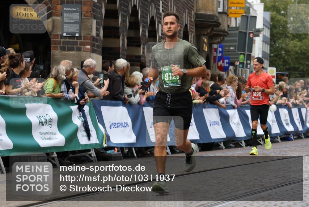 13.09.2026 - 21. swb-Marathon Bremen Strokosch-Dieckow http://msf.ph/oto/10311037 13.09.2026 13:03:59 Ziel 1090, 1587, 1950, 3092, 5024, 5143, 5719, 6973, 8096, 2094, 3424, 4110, 6815, 9129, 9544, 9813 meine-sportfotos.de