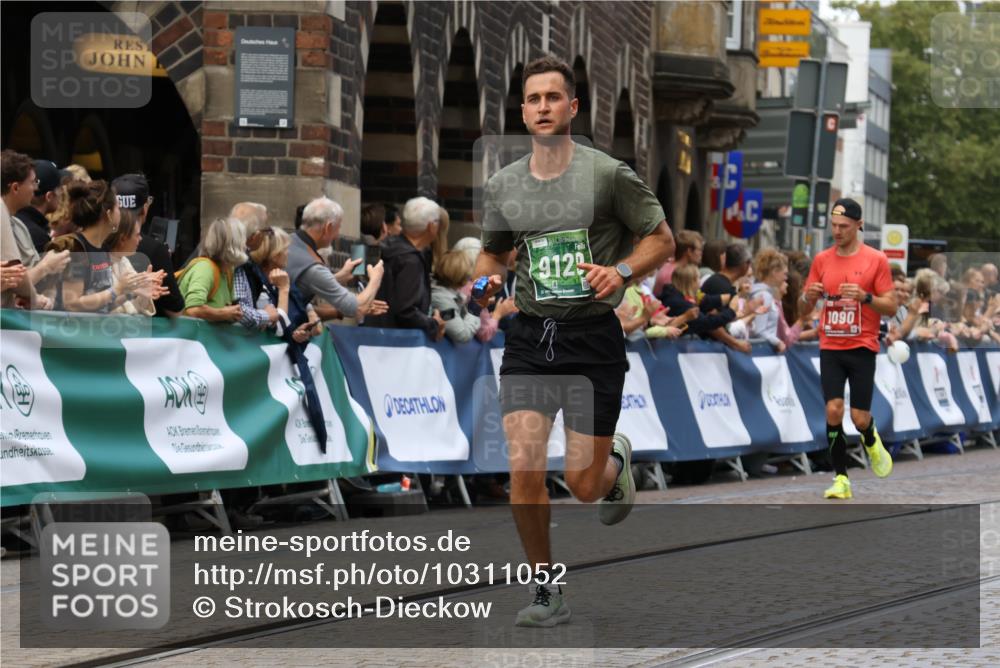 13.09.2026 - 21. swb-Marathon Bremen Strokosch-Dieckow http://msf.ph/oto/10311052 13.09.2026 13:03:59 Ziel 1090, 1587, 1950, 3092, 5024, 5143, 5719, 6973, 8096, 2094, 3424, 4110, 6815, 9129, 9544, 9813 meine-sportfotos.de