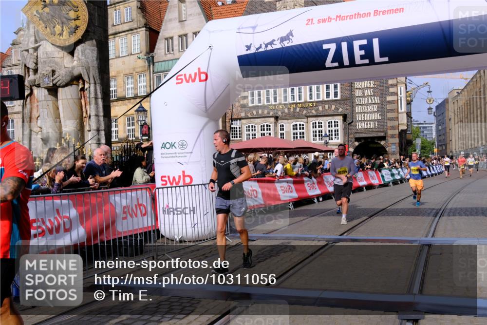 13.09.2026 - 21. swb-Marathon Bremen Tim E. http://msf.ph/oto/10311056 13.09.2026 10:53:21 Ziel 10284, 10304, 10585, 10714, 10863, 11012, 11238, 11282, 11386, 11575, 11766, 12019, 12170, 12369, 12398 meine-sportfotos.de