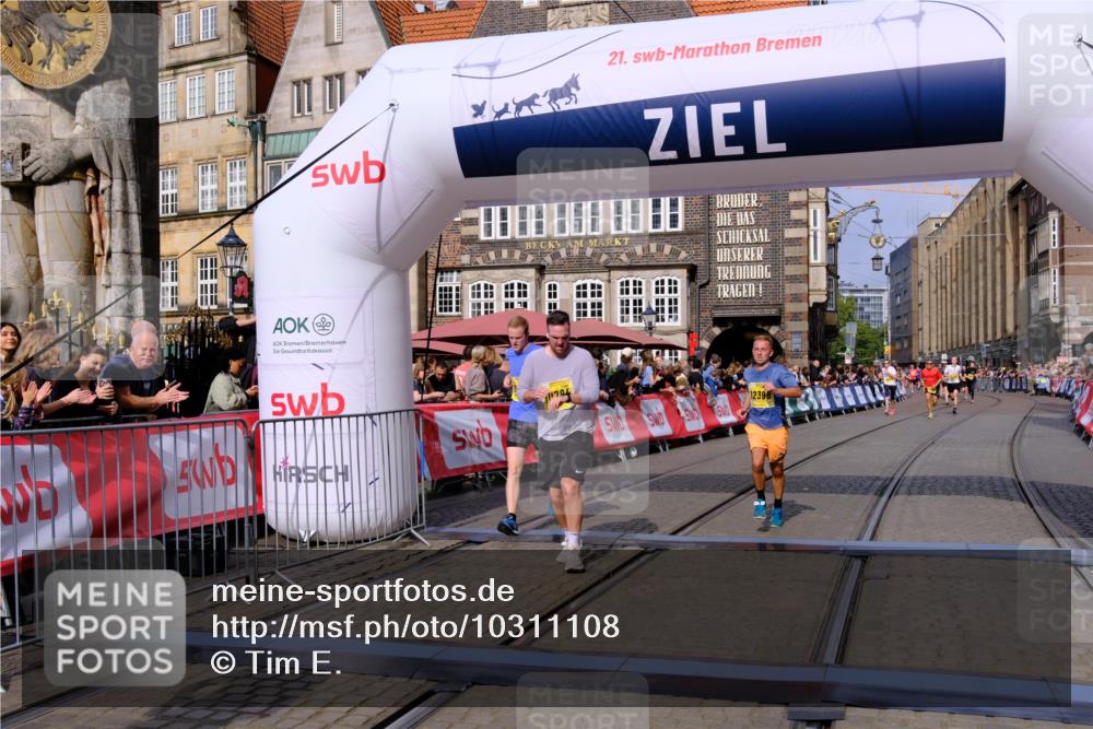 13.09.2026 - 21. swb-Marathon Bremen Tim E. http://msf.ph/oto/10311108 13.09.2026 10:53:22 Ziel 10284, 10304, 10585, 10714, 10863, 11012, 11238, 11282, 11386, 11575, 11766, 12170, 12369, 12398 meine-sportfotos.de