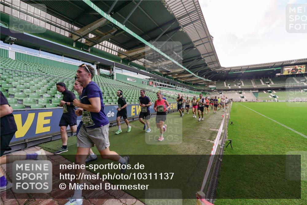 13.09.2026 - 21. swb-Marathon Bremen Michael Burmester http://msf.ph/oto/10311137 13.09.2026 13:09:04 Laufen im Stadion 164, 383, 391, 448, 532, 549, 551, 563, 625, 800, 808, 809, 813, 884, 898, 911, 1025, 1072, 1124, 1150, 1210, 1285, 1289, 1322, 1395, 1398, 1559, 1688, 1831, 1880, 1899, 2003, 2041, 2208, 2215, 2229, 2232, 2243, 2366, 2380, 2405, 2413, 2429, 2441, 2467, 2471, 2492, 2525, 2565, 2573, 2594, 2611, 2635, 2692, 2727, 2782, 2802, 2823, 2831, 2841, 2866, 2897, 2930, 2931, 2941, 3032, 3291, 3316, 3327, 3333, 3398, 3437, 3707, 3769, 3857, 109 meine-sportfotos.de
