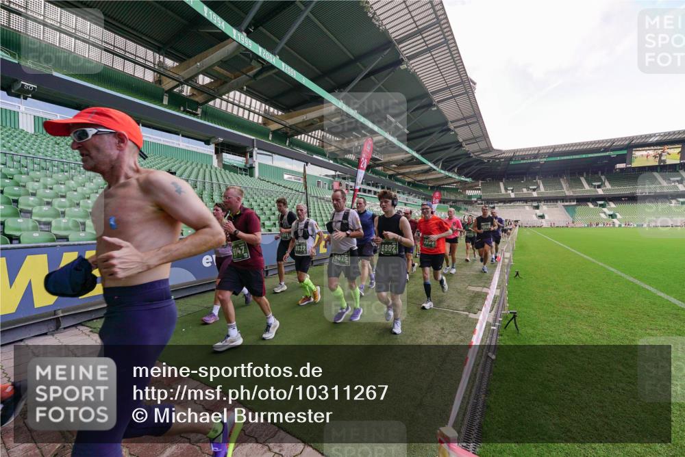 13.09.2026 - 21. swb-Marathon Bremen Michael Burmester http://msf.ph/oto/10311267 13.09.2026 13:09:15 Laufen im Stadion 164, 383, 391, 448, 532, 549, 551, 563, 625, 800, 808, 813, 869, 884, 898, 1025, 1072, 1124, 1150, 1180, 1285, 1289, 1395, 1398, 1559, 1688, 1831, 1880, 1899, 2041, 2208, 2215, 2229, 2232, 2243, 2366, 2380, 2413, 2429, 2441, 2467, 2471, 2525, 2573, 2594, 2611, 2635, 2692, 2714, 2717, 2727, 2782, 2823, 2841, 2866, 2897, 2920, 2930, 2931, 2941, 3032, 3063, 3086, 3291, 3316, 3327, 3333, 3398, 3437, 3707, 3769, 3857, 109 meine-sportfotos.de
