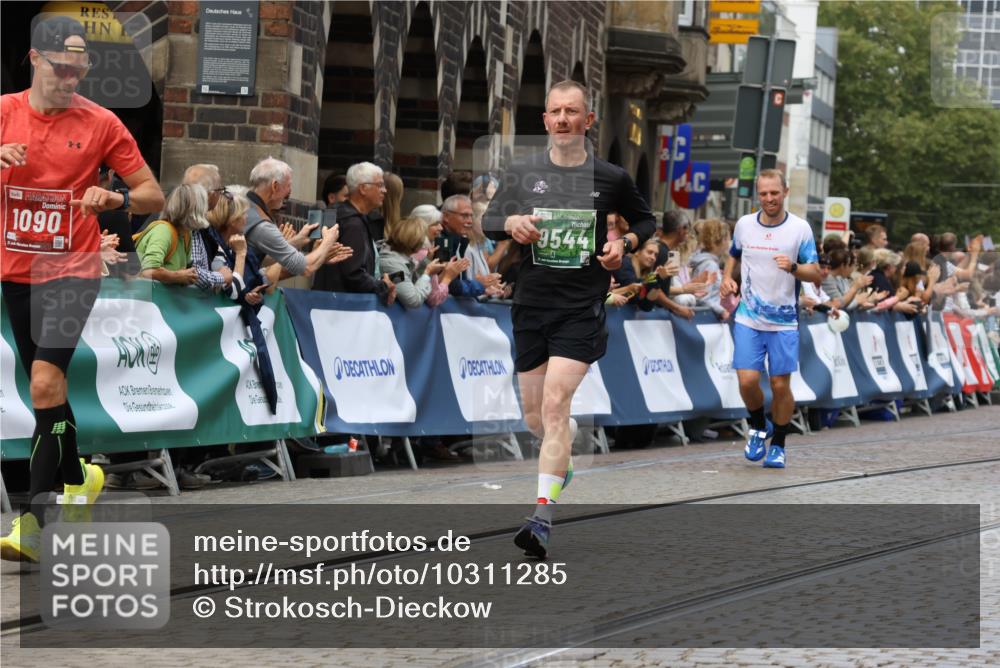 13.09.2026 - 21. swb-Marathon Bremen Strokosch-Dieckow http://msf.ph/oto/10311285 13.09.2026 13:04:03 Ziel 1090, 1587, 2889, 3092, 5024, 5143, 5719, 6973, 8096, 3424, 4110, 6815, 9544, 9813 meine-sportfotos.de