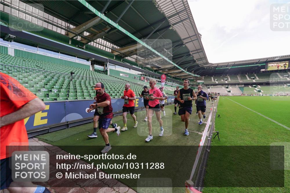 13.09.2026 - 21. swb-Marathon Bremen Michael Burmester http://msf.ph/oto/10311288 13.09.2026 13:09:16 Laufen im Stadion 164, 383, 391, 448, 532, 549, 551, 563, 625, 800, 808, 813, 869, 884, 898, 1025, 1072, 1124, 1150, 1180, 1285, 1289, 1395, 1398, 1559, 1688, 1831, 1880, 1899, 2041, 2208, 2215, 2229, 2232, 2243, 2366, 2380, 2413, 2429, 2441, 2467, 2471, 2525, 2573, 2594, 2611, 2635, 2692, 2714, 2717, 2727, 2782, 2785, 2823, 2841, 2866, 2897, 2920, 2930, 2931, 2941, 3032, 3063, 3086, 3291, 3316, 3327, 3333, 3398, 3437, 3707, 3769, 3857, 109 meine-sportfotos.de