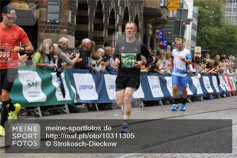 13.09.2026 - 21. swb-Marathon Bremen Strokosch-Dieckow http://msf.ph/oto/10311305 13.09.2026 13:04:03 Ziel 1090, 1587, 2889, 3092, 5024, 5143, 5719, 6973, 8096, 3424, 4110, 6815, 9544, 9813 meine-sportfotos.de