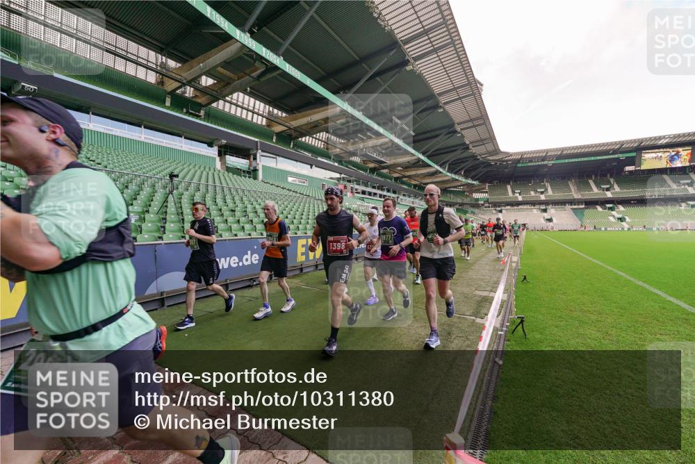 13.09.2026 - 21. swb-Marathon Bremen Michael Burmester http://msf.ph/oto/10311380 13.09.2026 13:09:25 Laufen im Stadion 164, 383, 391, 448, 532, 549, 551, 563, 625, 813, 869, 884, 898, 1025, 1072, 1124, 1150, 1180, 1285, 1289, 1398, 1559, 1688, 1867, 1880, 1899, 2041, 2208, 2215, 2229, 2232, 2243, 2366, 2380, 2413, 2429, 2441, 2467, 2471, 2525, 2530, 2553, 2573, 2594, 2635, 2692, 2714, 2717, 2727, 2782, 2785, 2823, 2841, 2897, 2920, 2930, 2931, 2941, 3032, 3063, 3086, 3291, 3316, 3327, 3333, 3398, 3437, 3707, 3769, 3857, 109 meine-sportfotos.de