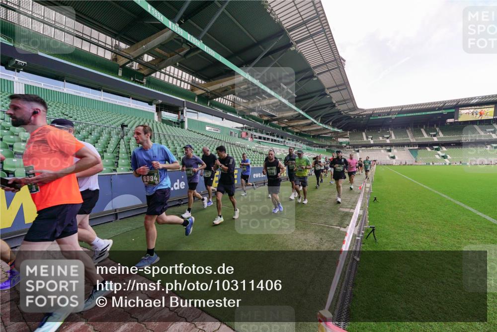 13.09.2026 - 21. swb-Marathon Bremen Michael Burmester http://msf.ph/oto/10311406 13.09.2026 13:09:27 Laufen im Stadion 164, 383, 391, 448, 532, 549, 551, 563, 625, 813, 869, 884, 898, 1025, 1072, 1124, 1150, 1180, 1285, 1289, 1398, 1559, 1688, 1855, 1867, 1880, 1899, 2041, 2208, 2215, 2229, 2232, 2243, 2268, 2366, 2380, 2413, 2429, 2441, 2467, 2471, 2525, 2530, 2553, 2573, 2594, 2635, 2692, 2714, 2717, 2727, 2782, 2785, 2823, 2841, 2897, 2920, 2930, 2931, 2941, 3032, 3063, 3086, 3291, 3316, 3327, 3333, 3398, 3437, 3707, 3769, 3857, 109 meine-sportfotos.de