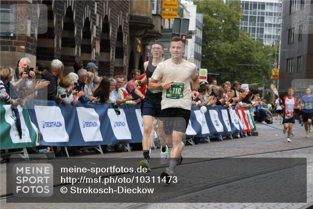 13.09.2026 - 21. swb-Marathon Bremen Strokosch-Dieckow http://msf.ph/oto/10311473 13.09.2026 13:04:11 Ziel 895, 1587, 2889, 3500, 4236, 5143, 6973, 8096, 9061, 9129, 9642, 650, 3284, 3424, 4110, 4239, 7871, 9813 meine-sportfotos.de