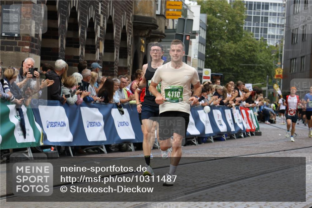 13.09.2026 - 21. swb-Marathon Bremen Strokosch-Dieckow http://msf.ph/oto/10311487 13.09.2026 13:04:11 Ziel 895, 1587, 2889, 3500, 4236, 5143, 6973, 8096, 9061, 9129, 9642, 650, 3284, 3424, 4110, 4239, 7871, 9813 meine-sportfotos.de