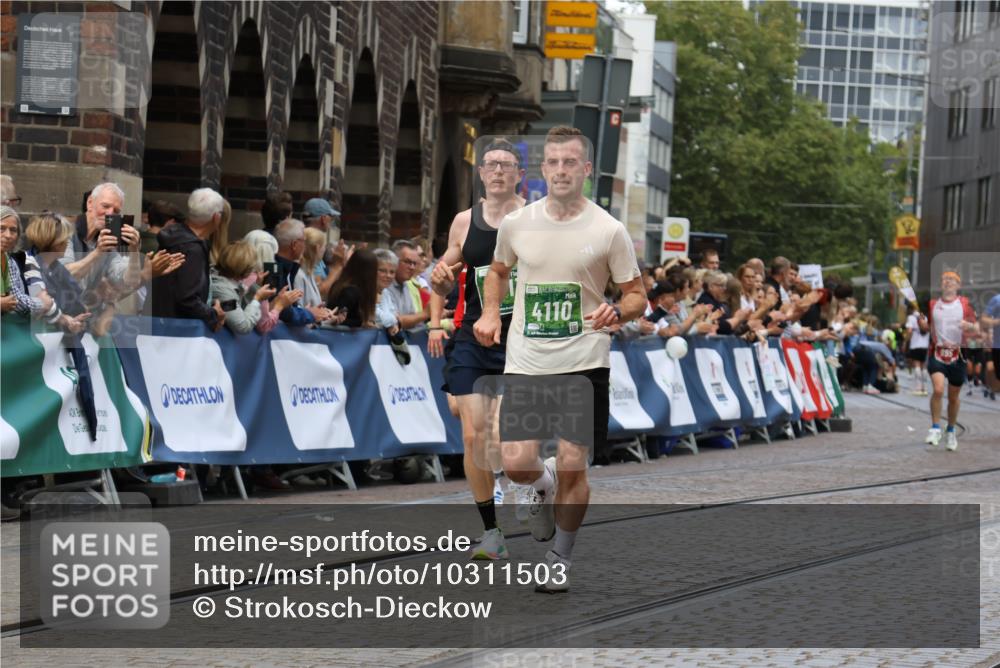 13.09.2026 - 21. swb-Marathon Bremen Strokosch-Dieckow http://msf.ph/oto/10311503 13.09.2026 13:04:11 Ziel 895, 1587, 2889, 3500, 4236, 5143, 6973, 8096, 9061, 9129, 9642, 650, 3284, 3424, 4110, 4239, 7871, 9813 meine-sportfotos.de
