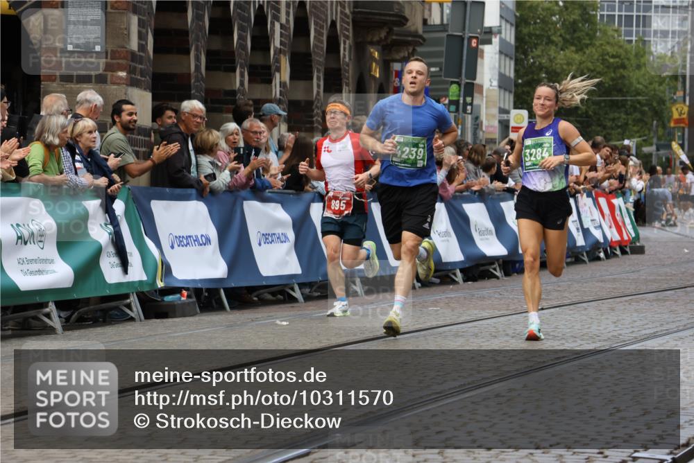 13.09.2026 - 21. swb-Marathon Bremen Strokosch-Dieckow http://msf.ph/oto/10311570 13.09.2026 13:04:18 Ziel 895, 2094, 2889, 3500, 4236, 8096, 9061, 9129, 9544, 9642, 650, 744, 1223, 1224, 1860, 2207, 3284, 4239, 7871, 8936, 13034 meine-sportfotos.de