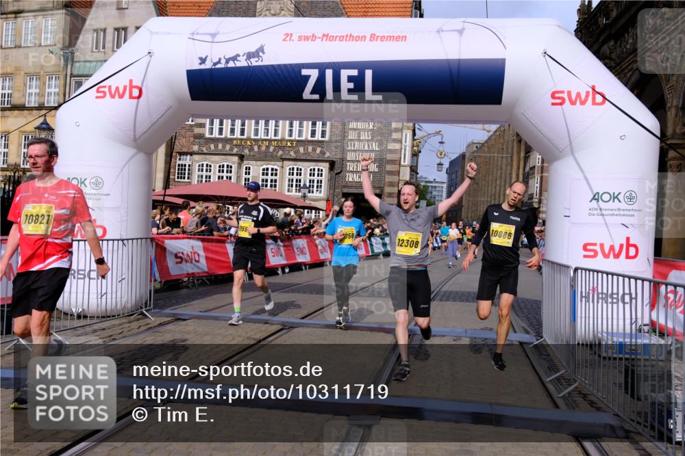 13.09.2026 - 21. swb-Marathon Bremen Tim E. http://msf.ph/oto/10311719 13.09.2026 10:53:44 Ziel 10222, 10448, 10479, 10626, 10757, 10780, 10821, 10845, 10886, 11168, 11242, 11379, 11446, 11590, 11800, 12040, 12056, 12119, 12275, 12308, 12461 meine-sportfotos.de